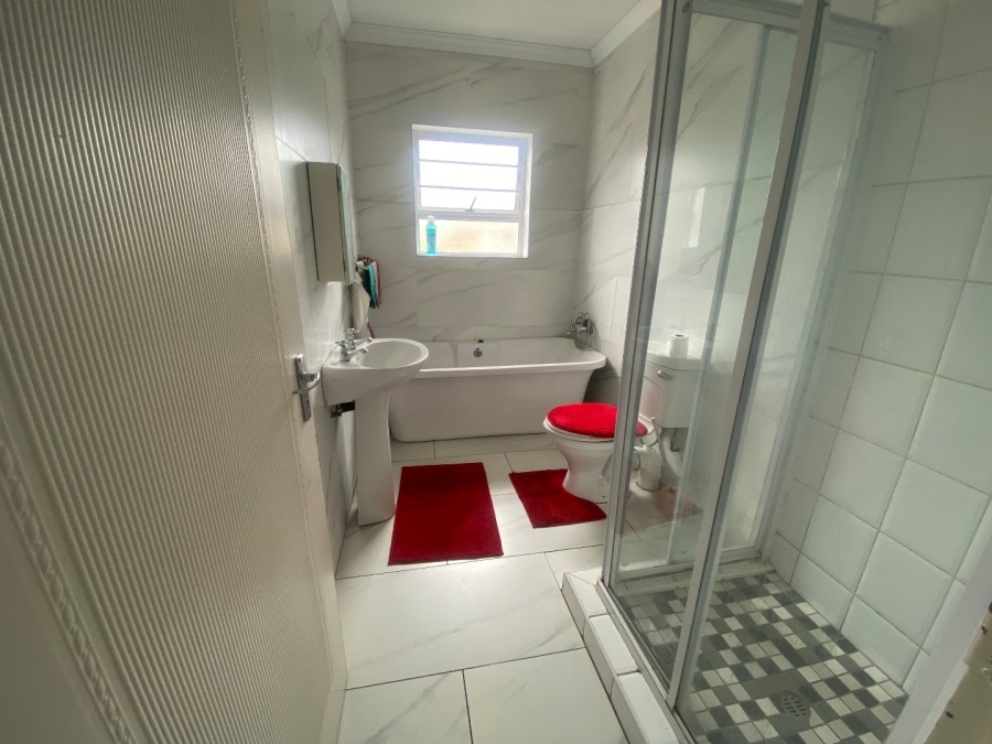 To Let 4 Bedroom Property for Rent in Gonubie Eastern Cape